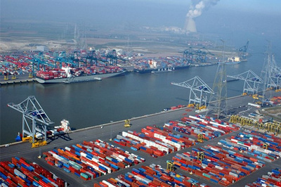 繁忙的歐亞貿易港口風光不再